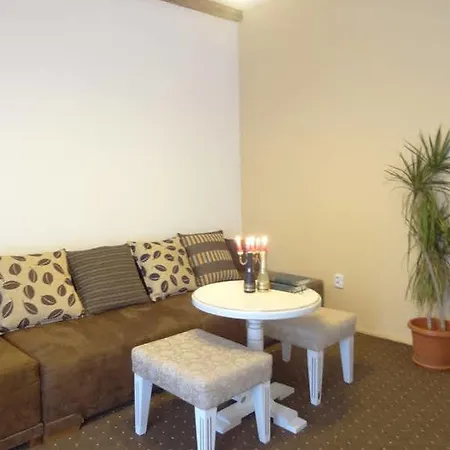 Parlament Aparthotel 3*